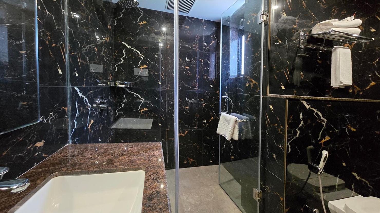 Magnus Nexstar Suites Kalyani Nagar Pune Esterno foto